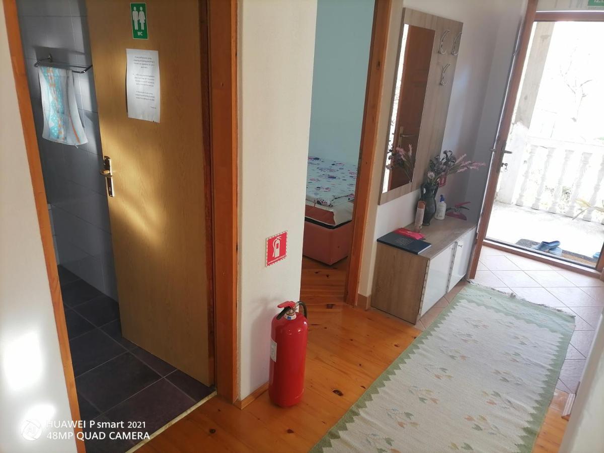 Guesthouse Behar Hotonj Exteriér fotografie