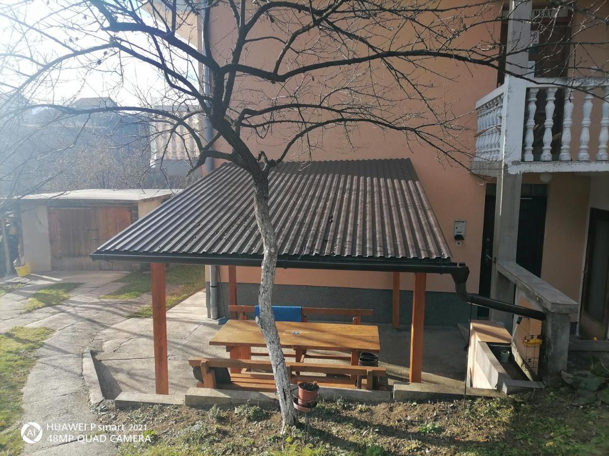 Guesthouse Behar Hotonj Exteriér fotografie
