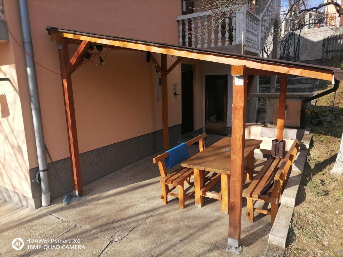 Guesthouse Behar Hotonj Exteriér fotografie