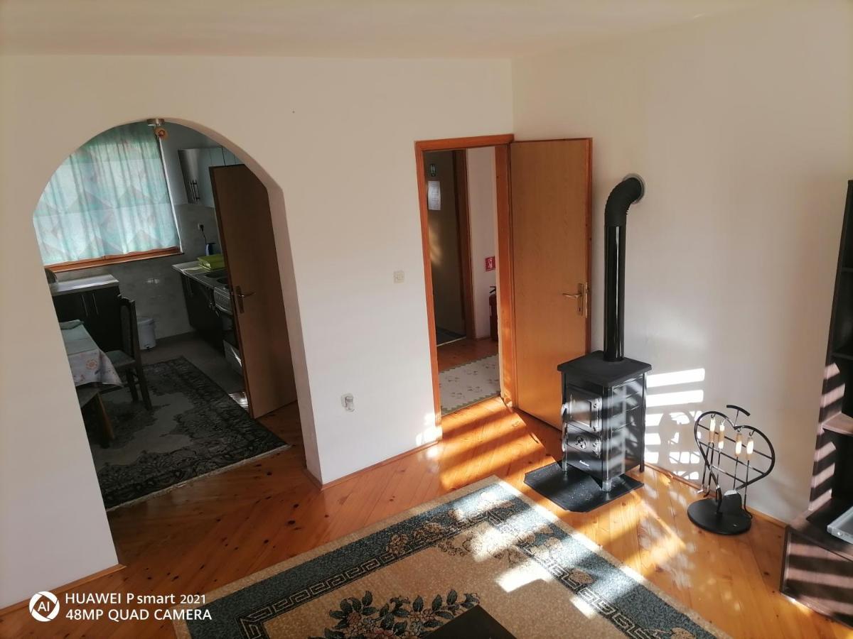 Guesthouse Behar Hotonj Exteriér fotografie