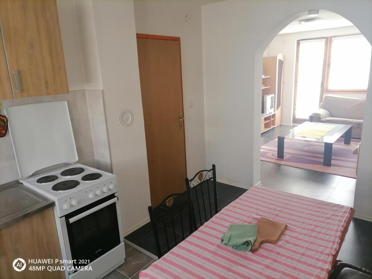Guesthouse Behar Hotonj Exteriér fotografie