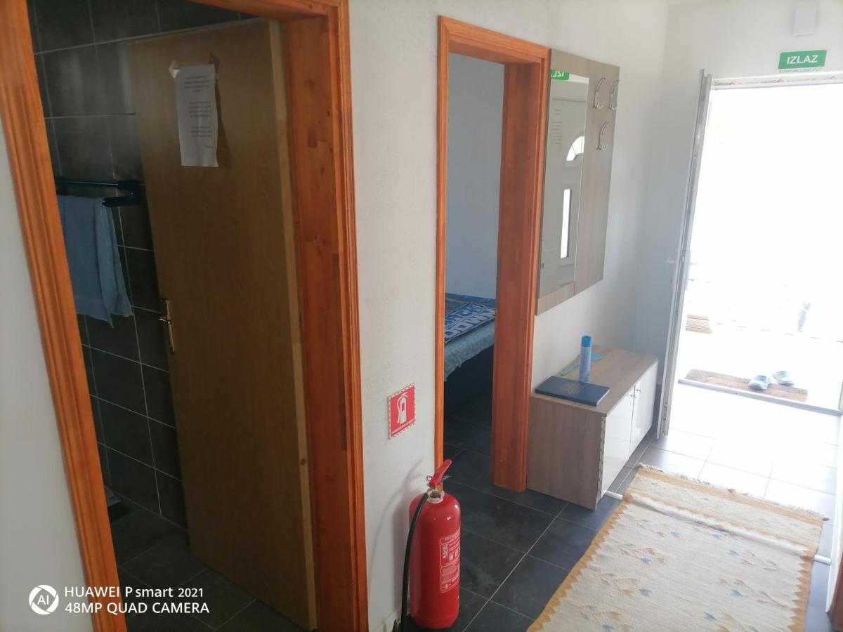 Guesthouse Behar Hotonj Exteriér fotografie