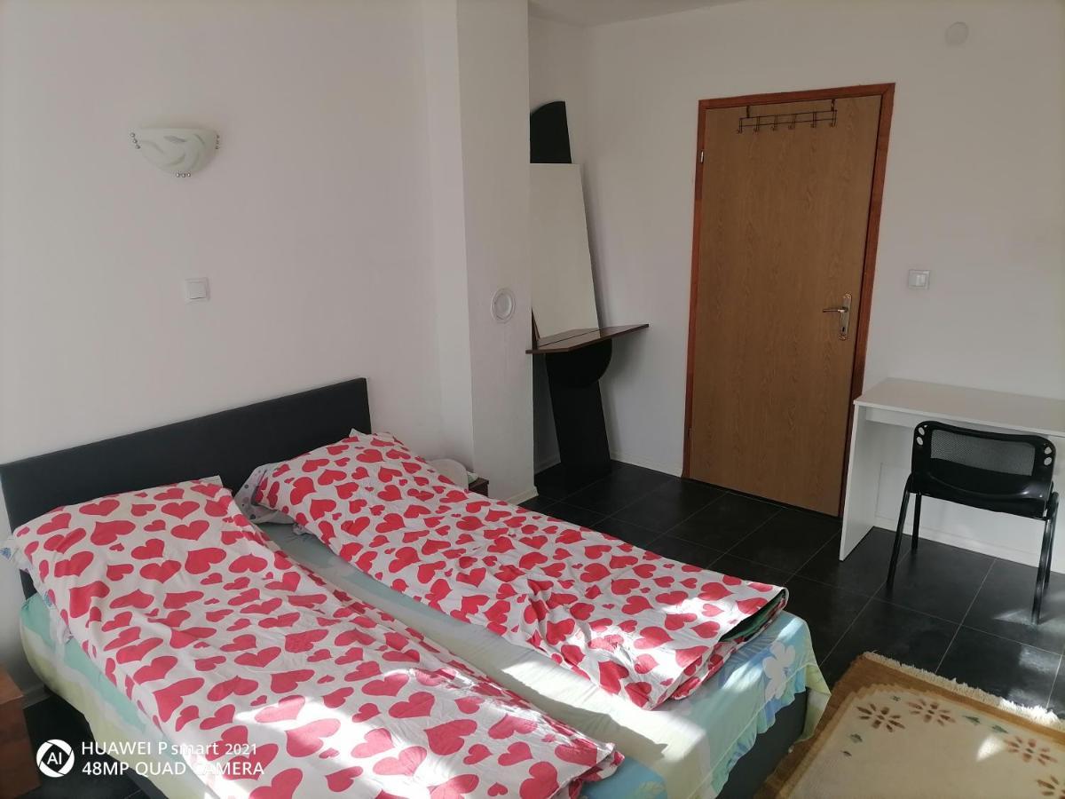 Guesthouse Behar Hotonj Exteriér fotografie