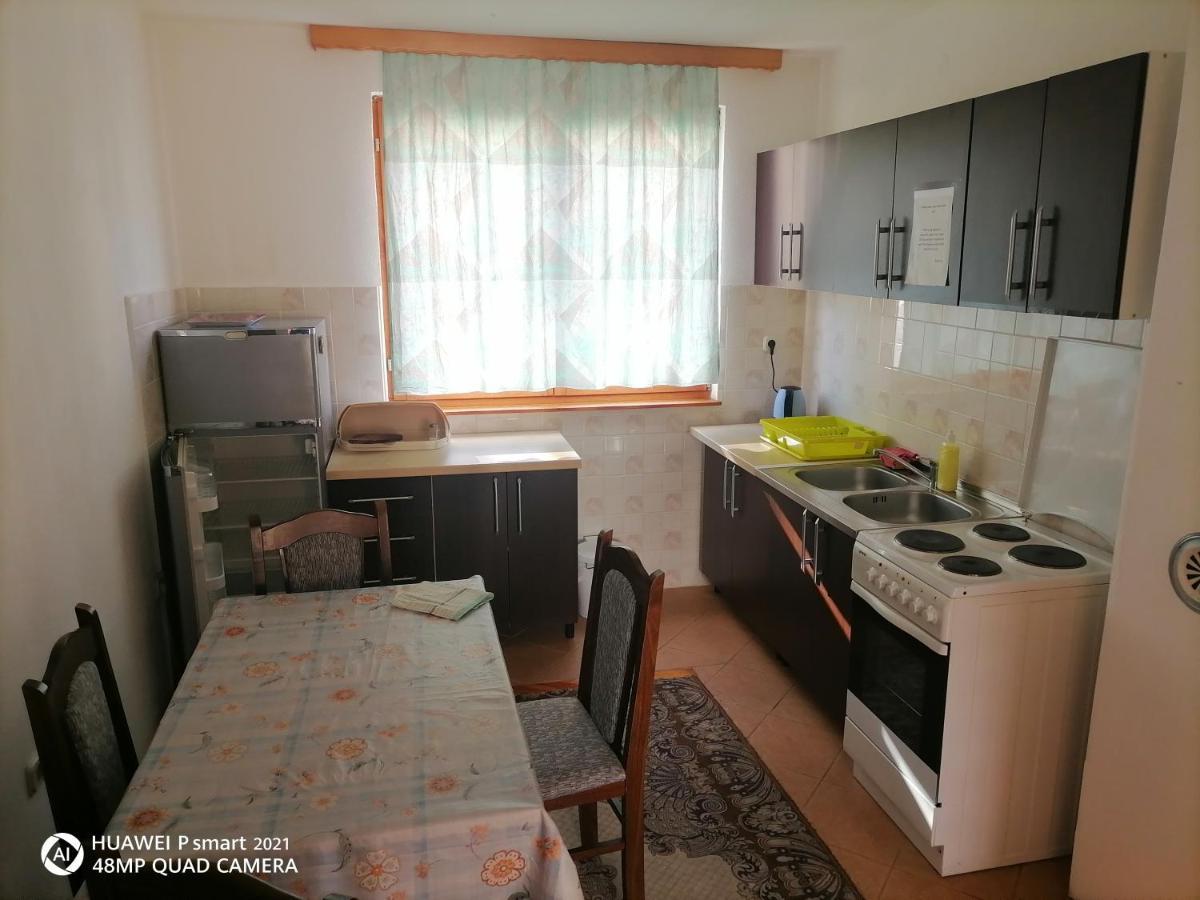 Guesthouse Behar Hotonj Exteriér fotografie